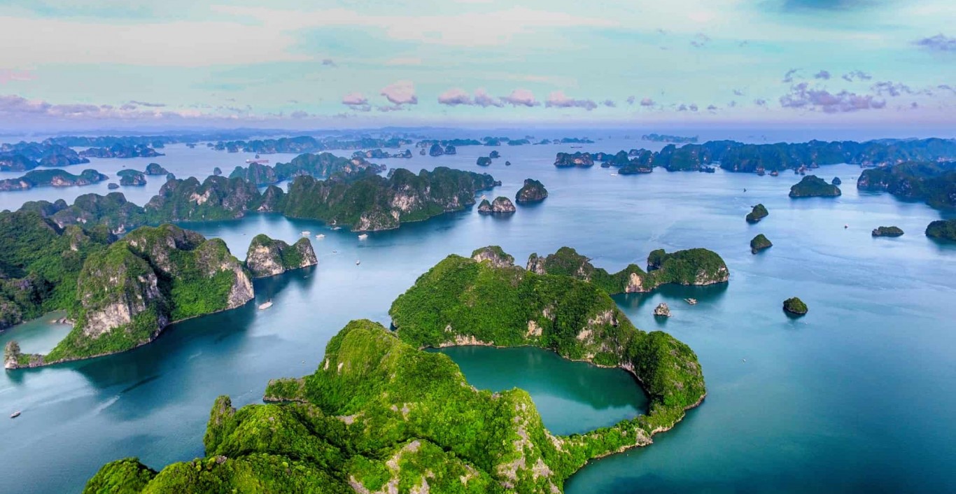 VINH HẠ LONG - VIÊN NGỌC XANH GIỮA LÒNG BIỂN ĐÔNG